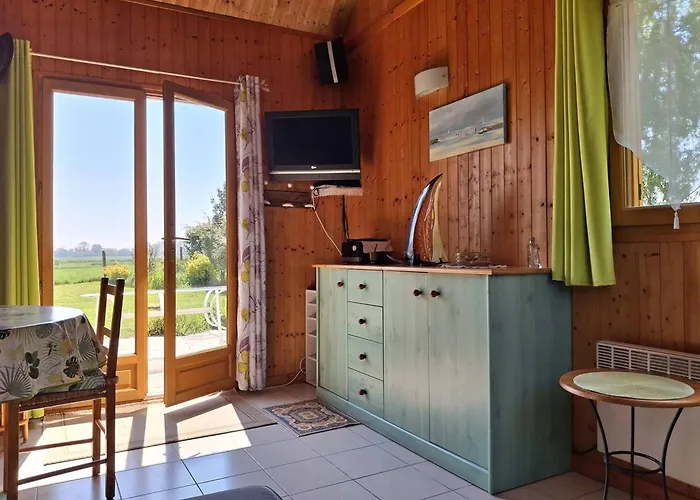 Authentique Près De La Pour 6 Personnes - Fr-1-788-65 Chalet Merville-Franceville-Plage